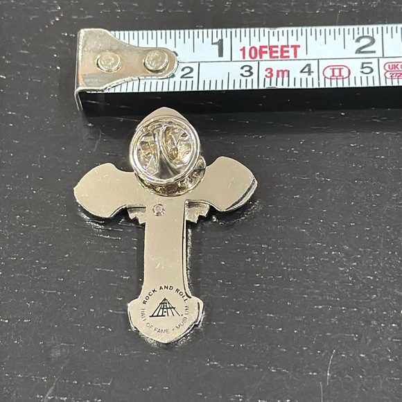 Rock N Roll Hall of Fame Cross and Roses Pin - Picture 3 of 3